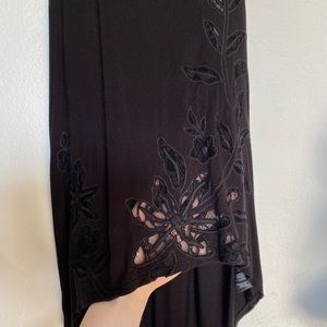 ❌SOLD❌ Floral detail drapey tank top